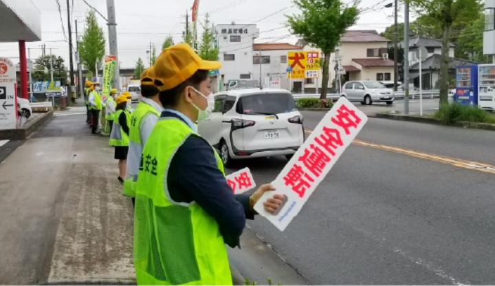 交通安全立哨活動の画像